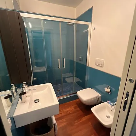 220 Бари